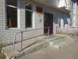 Оборудованная дверь с пандусом